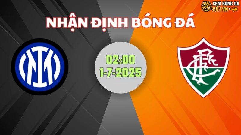 Cầu thủ của Alavés và Real Sociedad chiến đấu cho quả bóng ở khu vực giữa sân